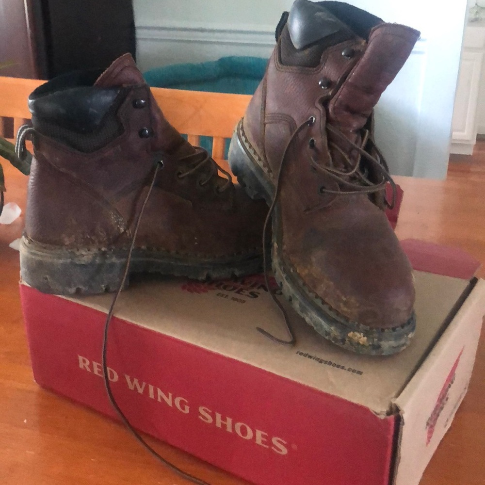 Steel toe women’s work boots.